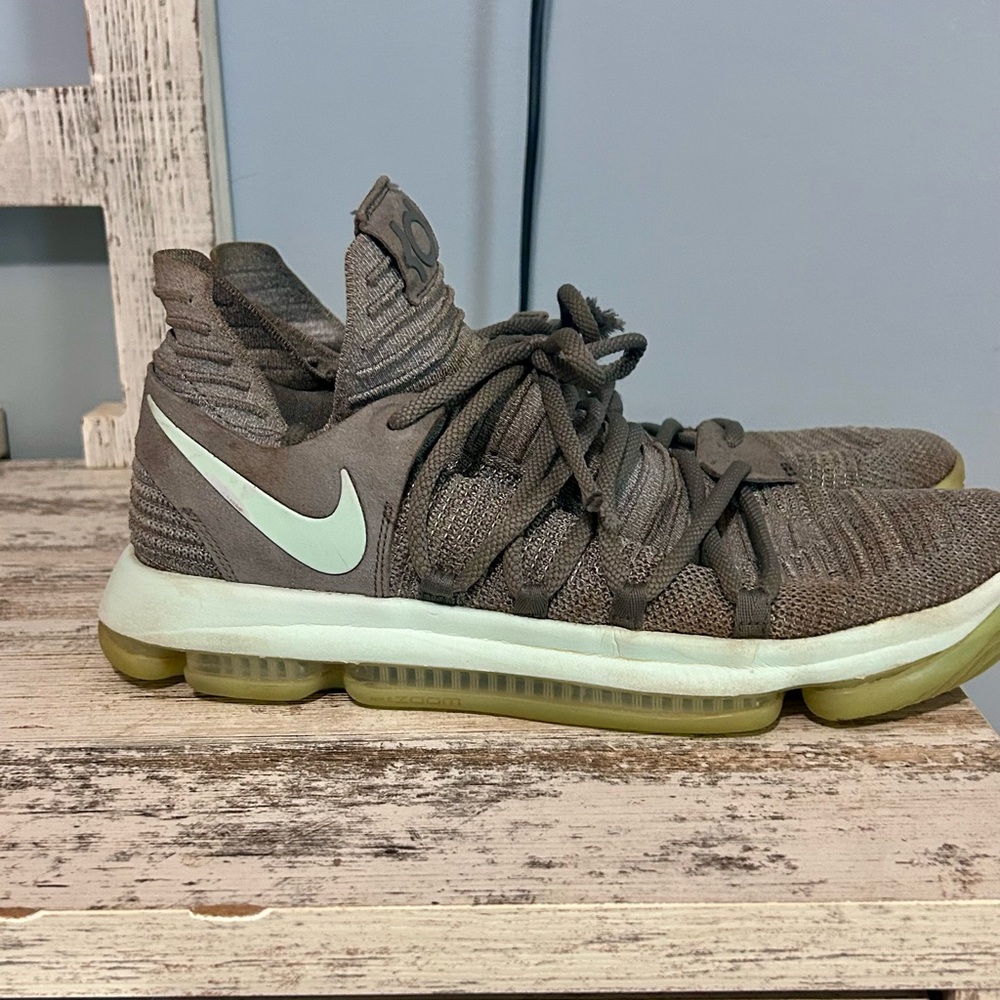 Nike Gray Kevin Durant Sneakers